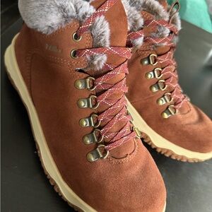 L.L. Bean Women's Tan Winter Boots with Red Laces